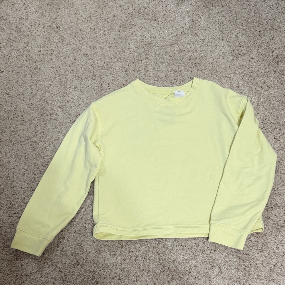 Lemon yellow pullover